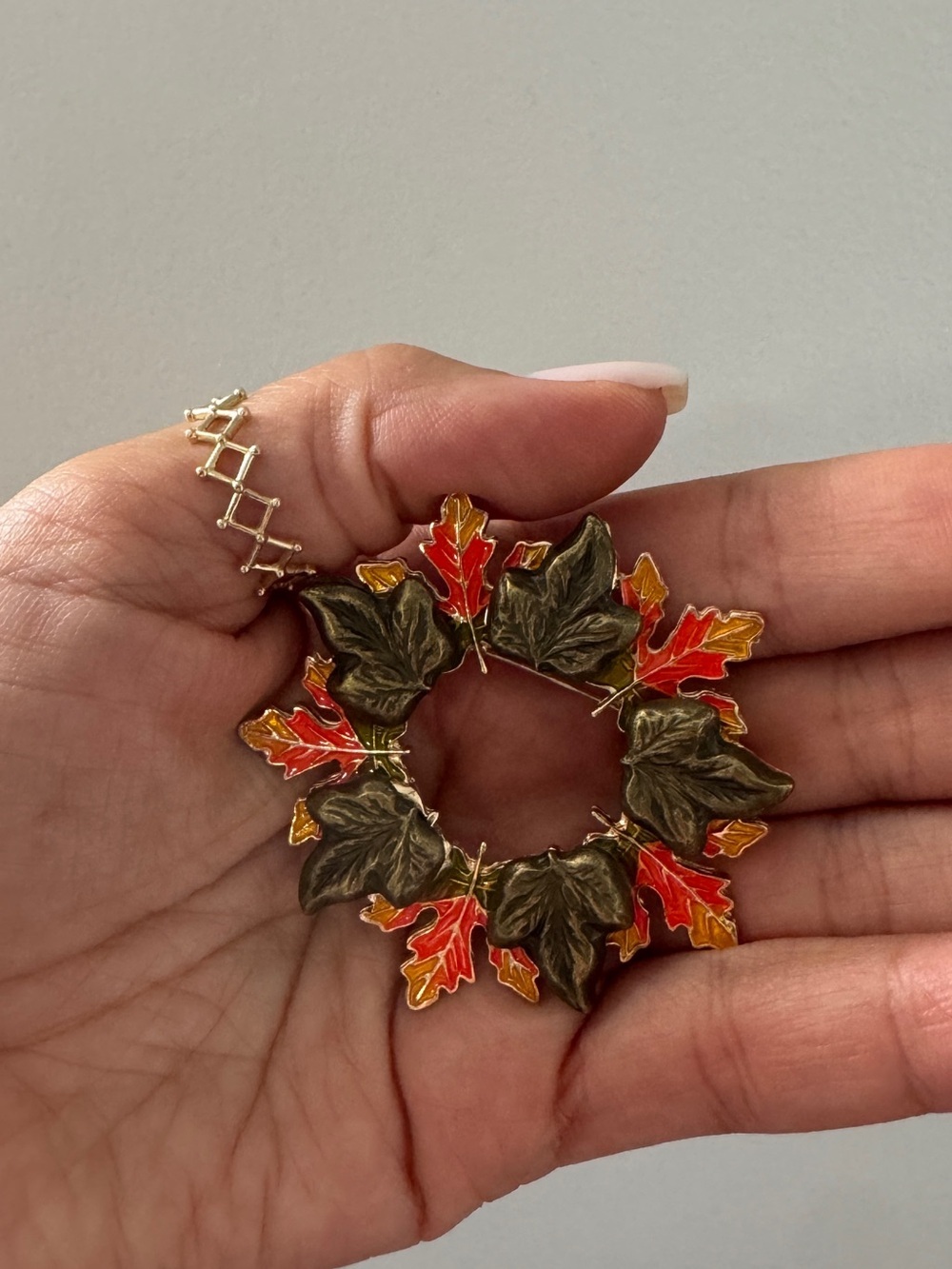 Fall Wreath leaf Brooch - Picture 5 of 6